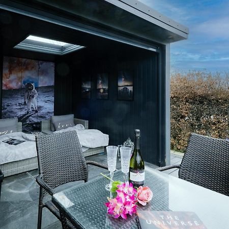 Rockside - Luxury 1 Bedroom Home With Hot Tub, Central Location, Parking And Pet Friendly Windermere Bagian luar foto