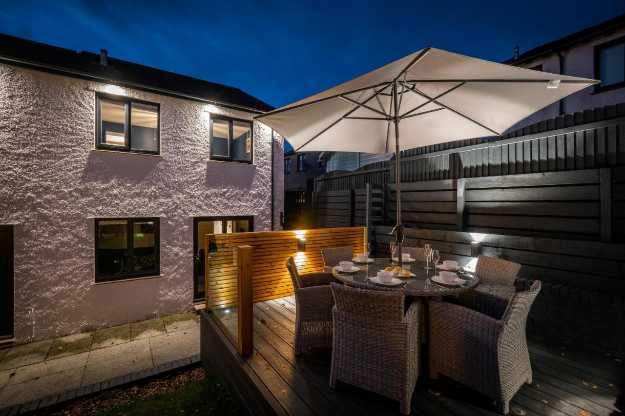 Rockside - Luxury 1 Bedroom Home With Hot Tub, Central Location, Parking And Pet Friendly Windermere Bagian luar foto