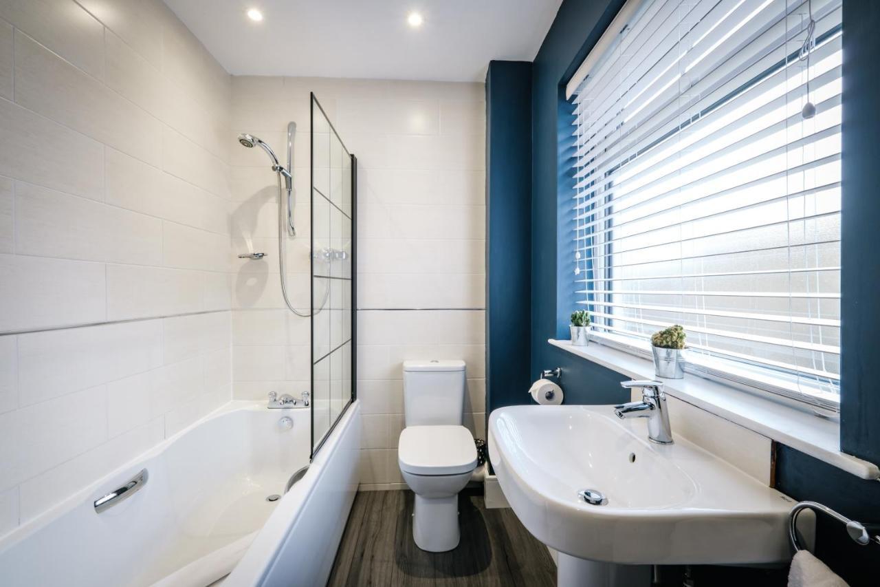 Rockside - Luxury 1 Bedroom Home With Hot Tub, Central Location, Parking And Pet Friendly Windermere Bagian luar foto