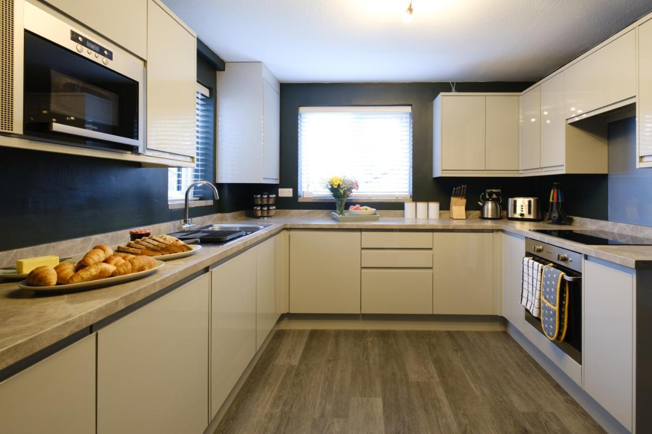 Rockside - Luxury 1 Bedroom Home With Hot Tub, Central Location, Parking And Pet Friendly Windermere Bagian luar foto