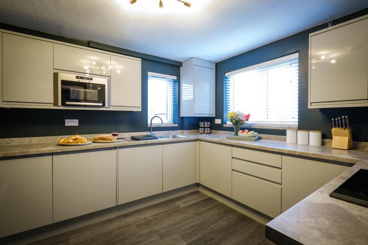 Rockside - Luxury 1 Bedroom Home With Hot Tub, Central Location, Parking And Pet Friendly Windermere Bagian luar foto
