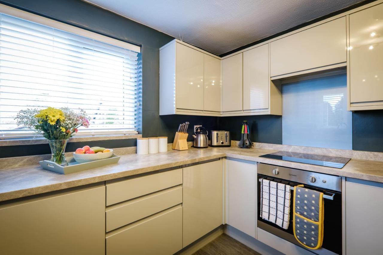 Rockside - Luxury 1 Bedroom Home With Hot Tub, Central Location, Parking And Pet Friendly Windermere Bagian luar foto