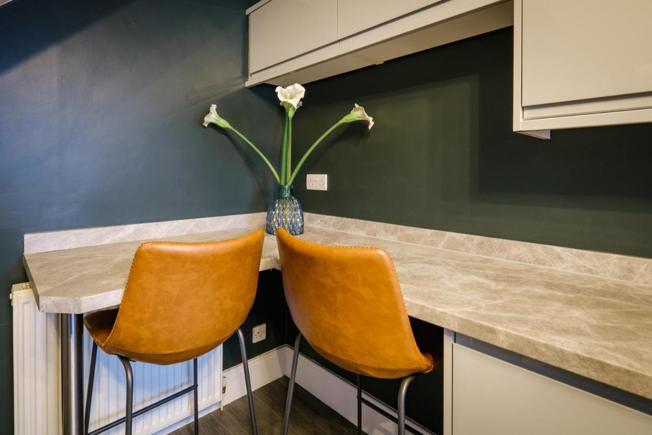 Rockside - Luxury 1 Bedroom Home With Hot Tub, Central Location, Parking And Pet Friendly Windermere Bagian luar foto