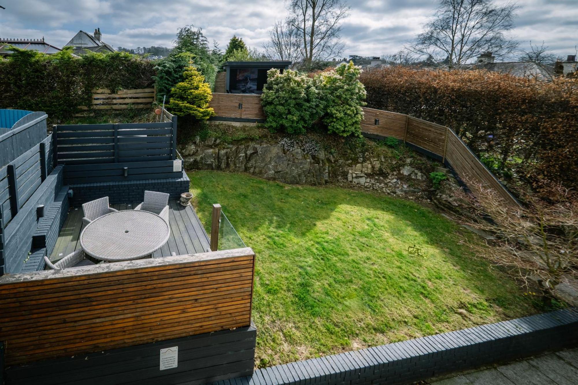 Rockside - Luxury 1 Bedroom Home With Hot Tub, Central Location, Parking And Pet Friendly Windermere Bagian luar foto