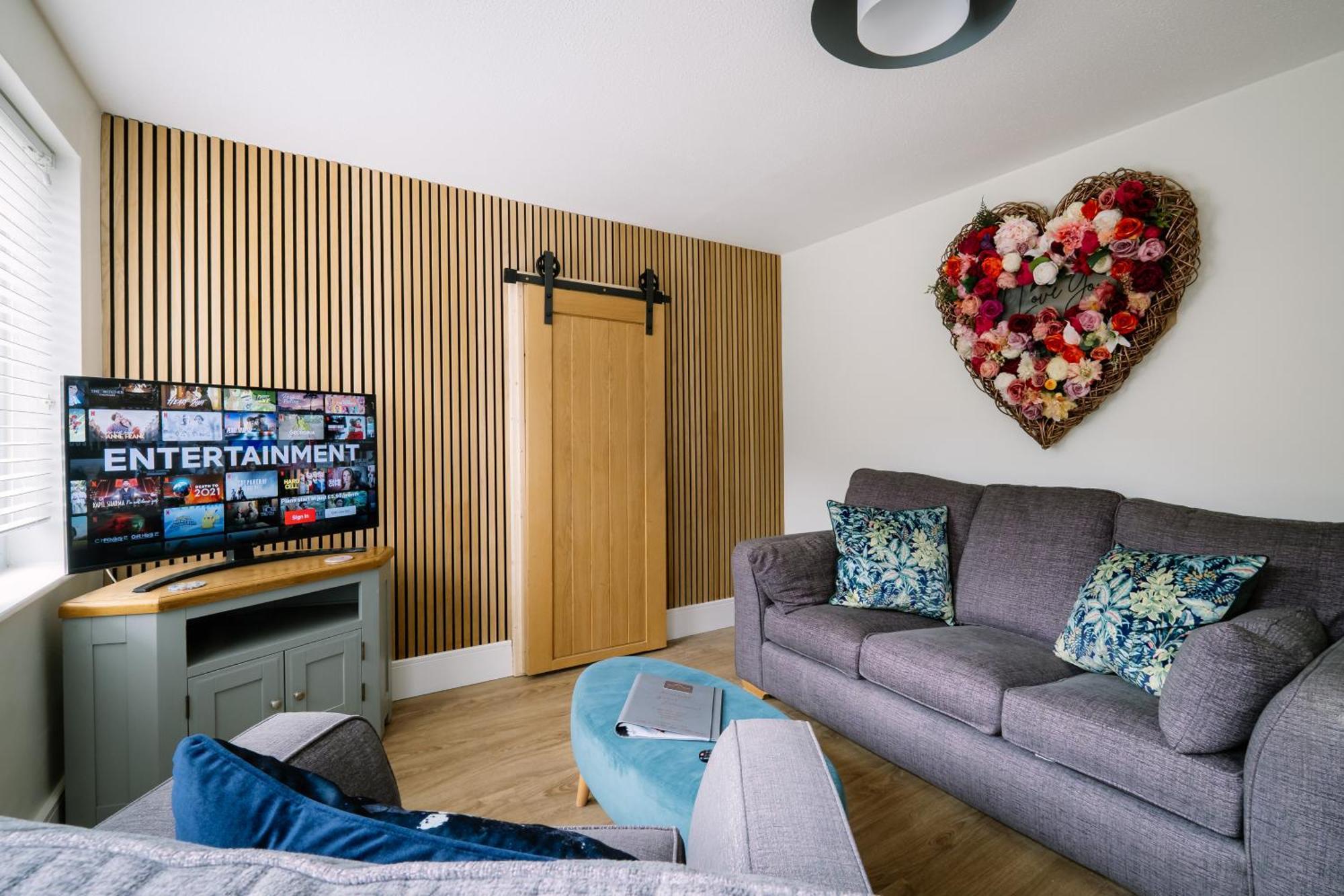 Rockside - Luxury 1 Bedroom Home With Hot Tub, Central Location, Parking And Pet Friendly Windermere Bagian luar foto