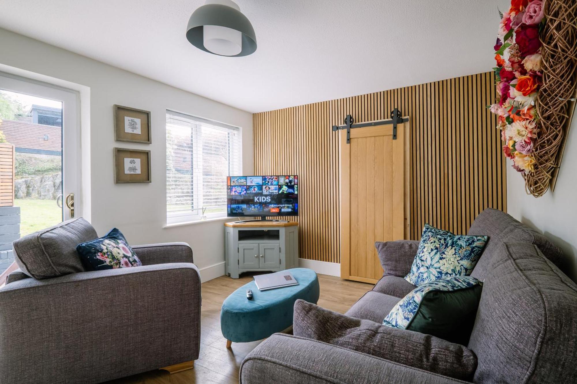 Rockside - Luxury 1 Bedroom Home With Hot Tub, Central Location, Parking And Pet Friendly Windermere Bagian luar foto
