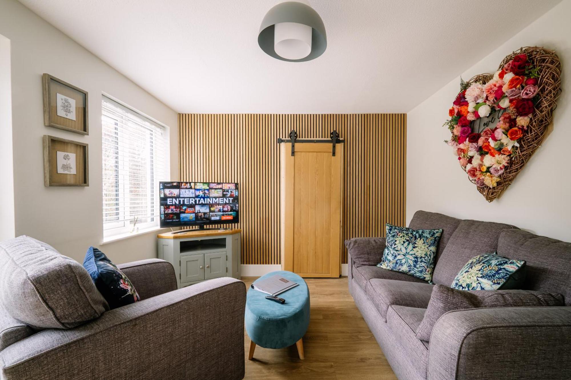 Rockside - Luxury 1 Bedroom Home With Hot Tub, Central Location, Parking And Pet Friendly Windermere Bagian luar foto