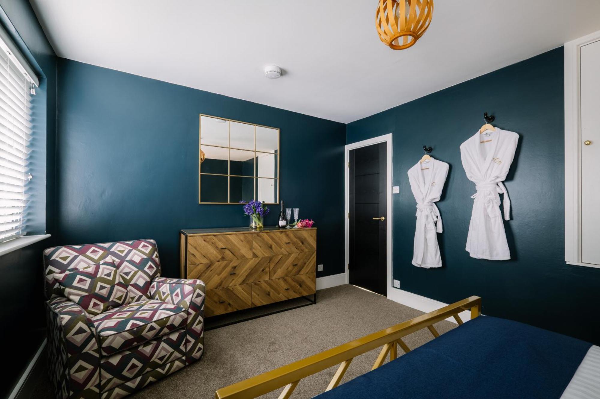Rockside - Luxury 1 Bedroom Home With Hot Tub, Central Location, Parking And Pet Friendly Windermere Bagian luar foto