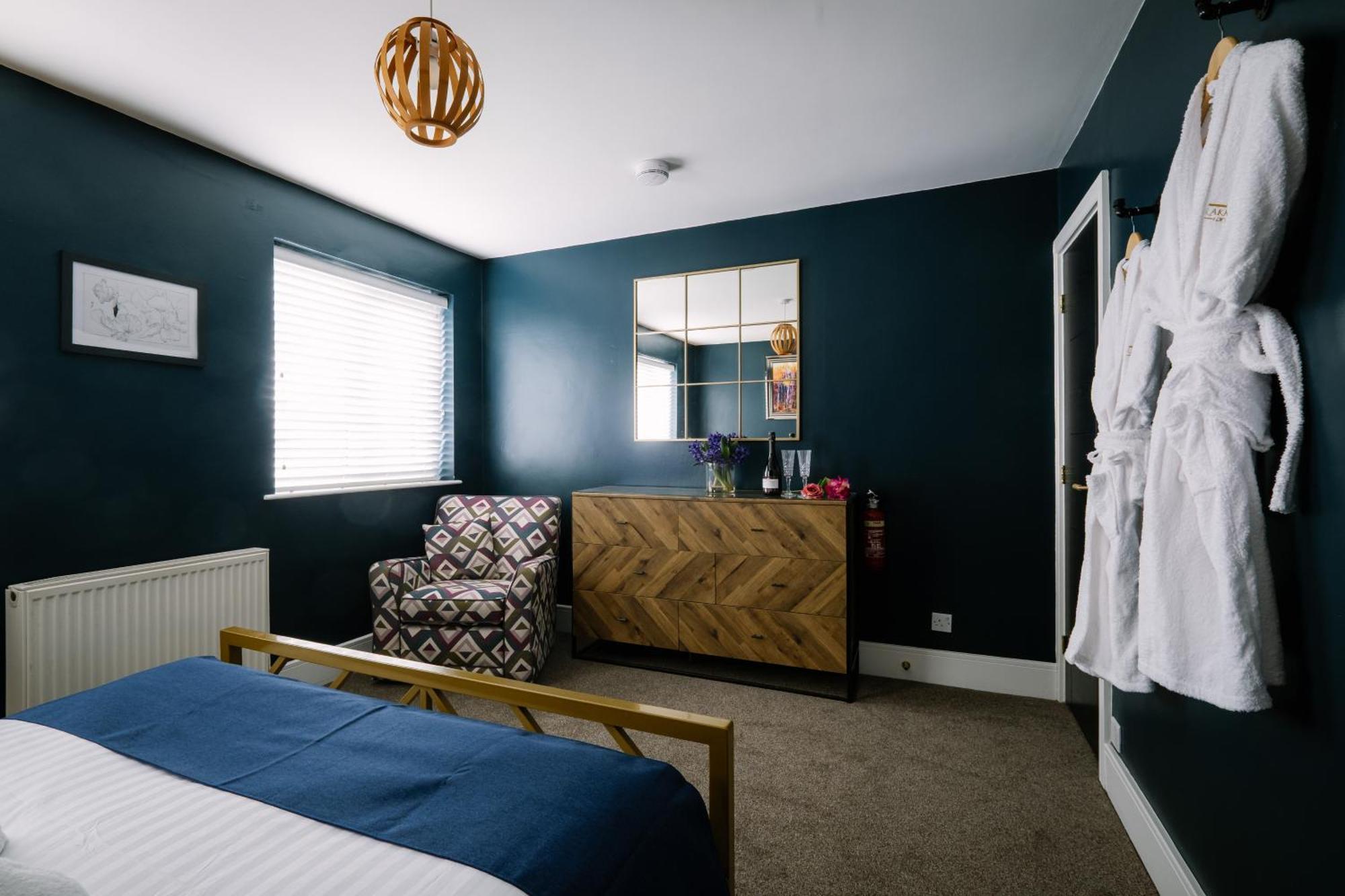 Rockside - Luxury 1 Bedroom Home With Hot Tub, Central Location, Parking And Pet Friendly Windermere Bagian luar foto