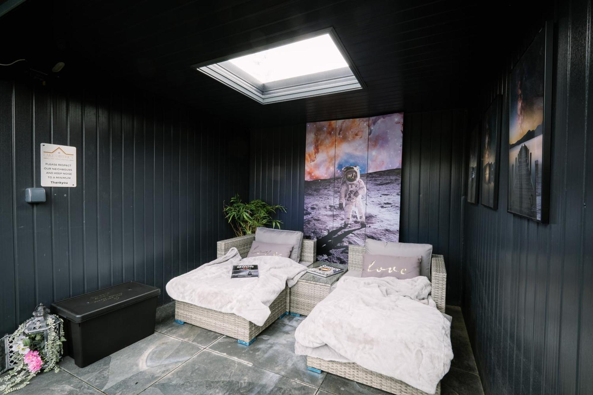 Rockside - Luxury 1 Bedroom Home With Hot Tub, Central Location, Parking And Pet Friendly Windermere Bagian luar foto